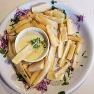 Yuca Fries & Peruvian Sauce